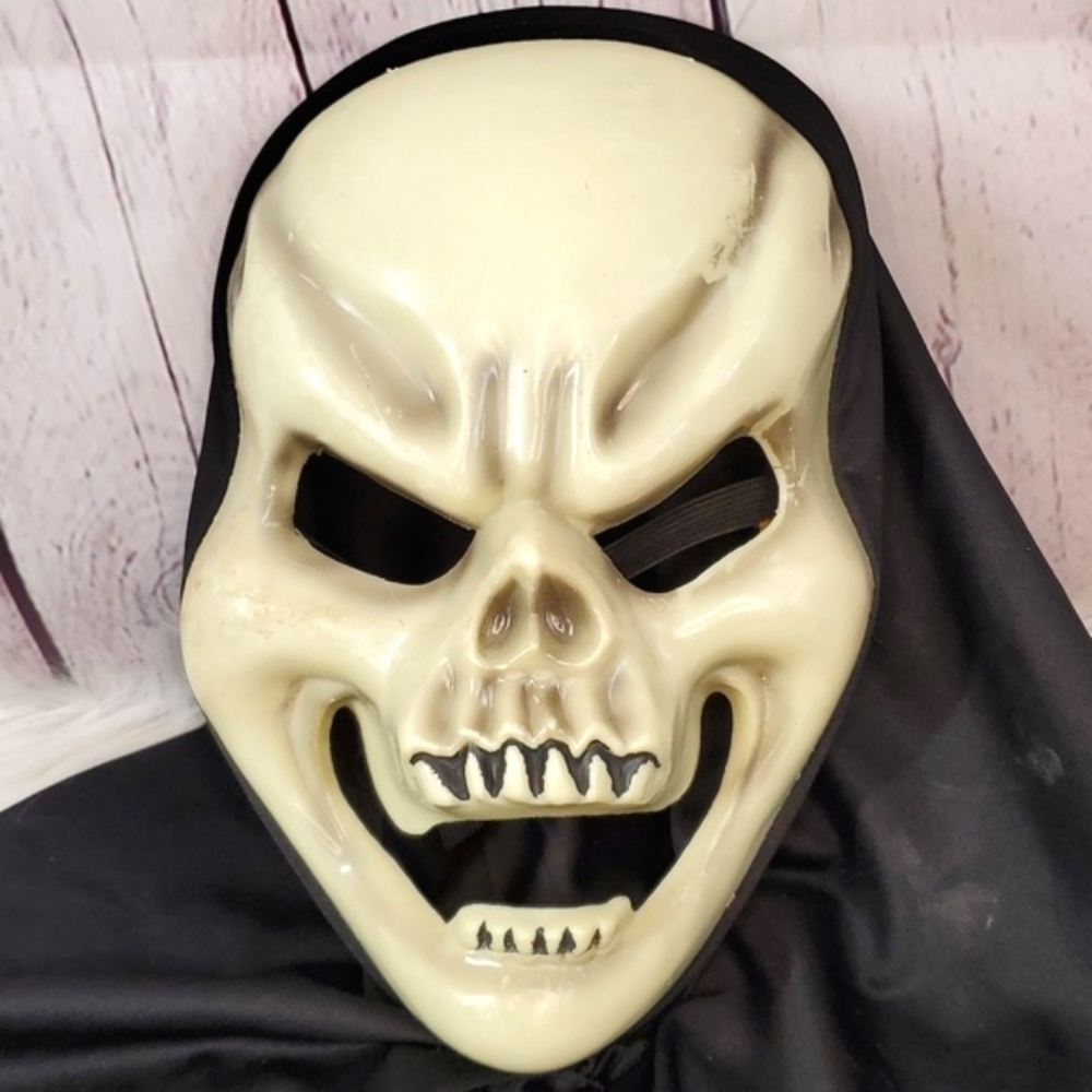 Vintage Y2K Scream Style Skeleton Ghostface Ghost Halloween Mask Molded Plastic